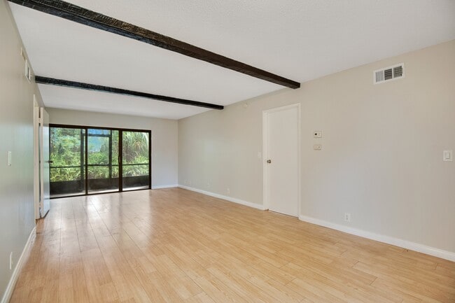 Photo - 10 Sheoah Blvd