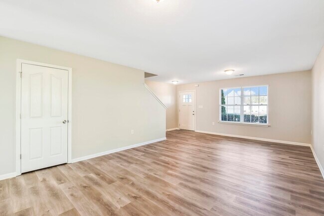 Photo - 606 River Hills Ct