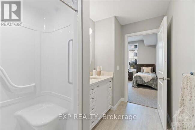 Photo - 301 - 100 PINEHILL ROAD