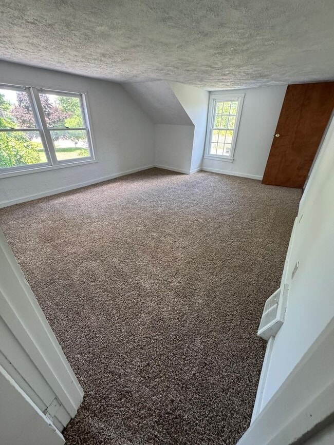 Photo - 3 bed, 1 bath in Liverpool!