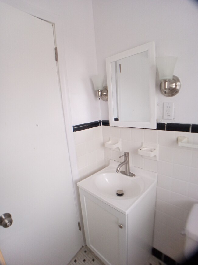 Photo - 801 N Capital Unit 4