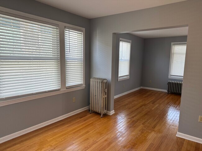 Common area, looking into living area - 70 Livingston Ave Unit 70 Livingston