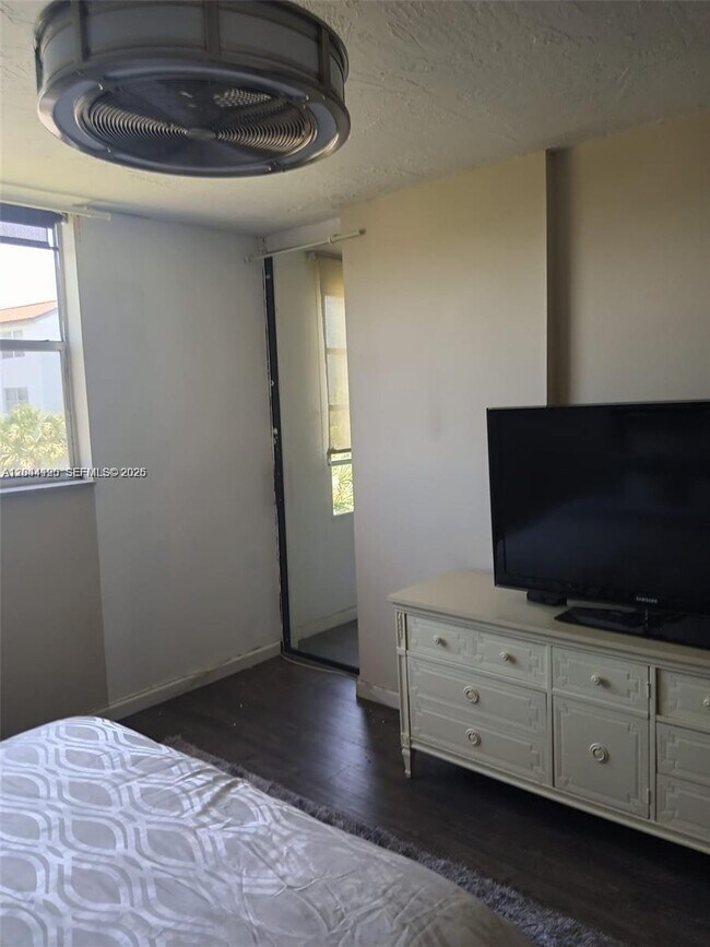 Photo - 2821 Somerset Dr Unit 312