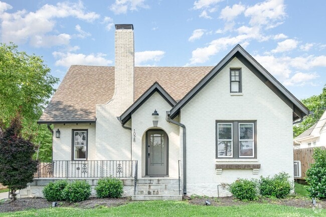Building Photo - Charming Renovated East Nashville Home wit...