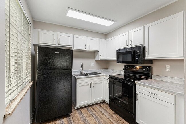 Photo - 1170 S Allison St Unidad 1170-04