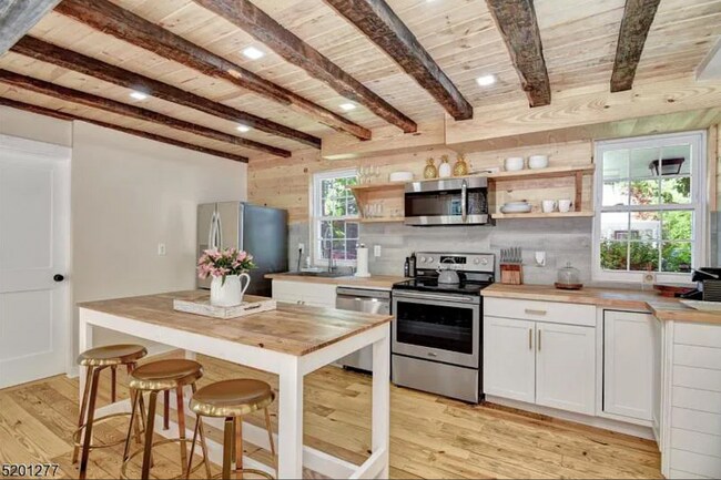 Building Photo - 6 Carhart St Unit 1 Rental