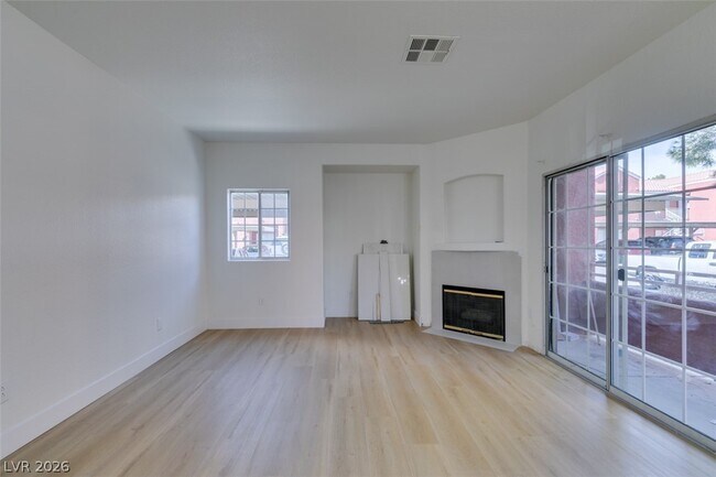 Photo - 4730 E Craig Rd Unidad 1085