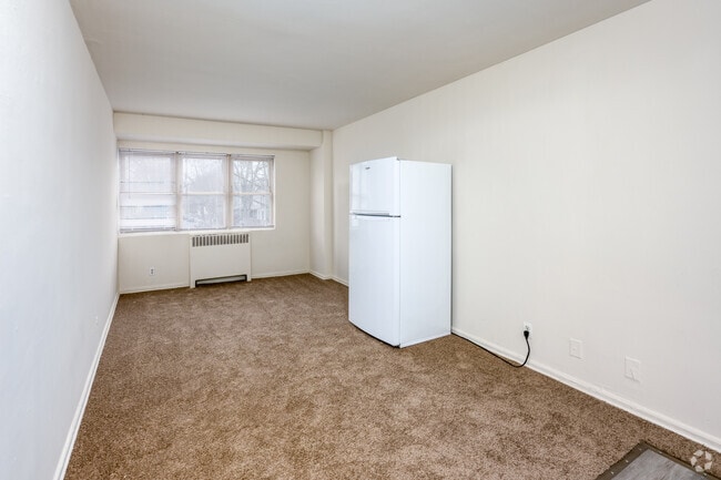 1BR, 1BA - 394SF - Living Room
