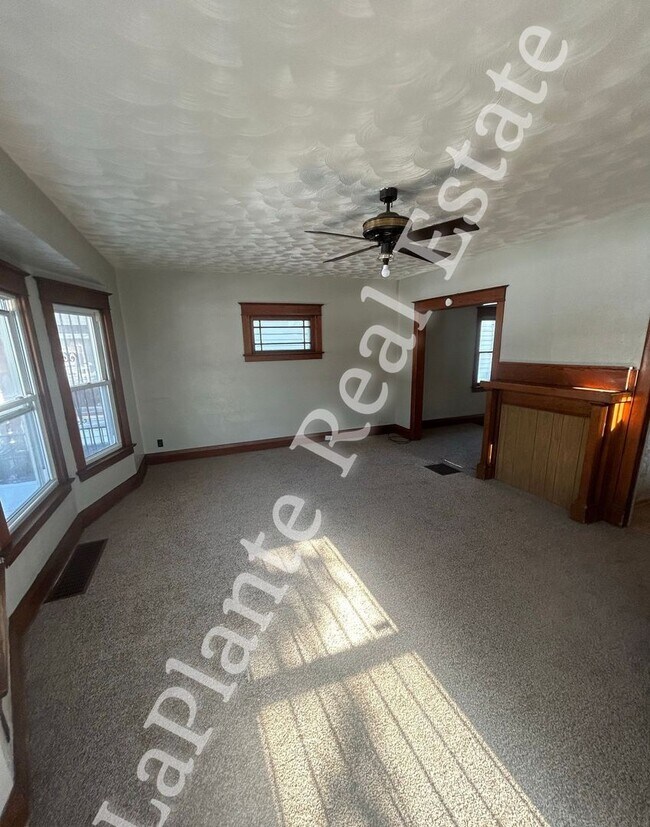 Photo - Spacious 3 Bedroom Home for Rent in East Toledo
