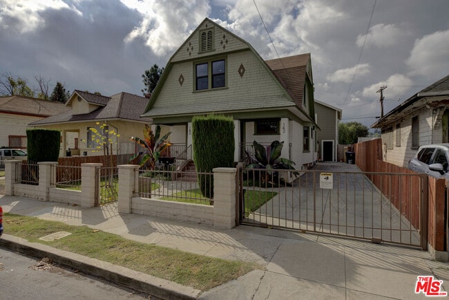 Photo - 140 Roselawn Pl