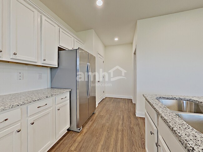 Photo - 107 Samara Ln