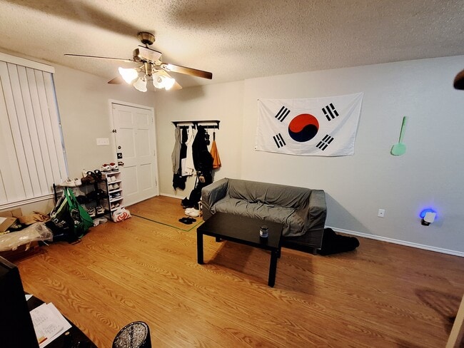 Photo - 2409 Leon St