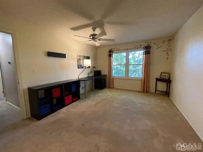 306 Hampshire Ct