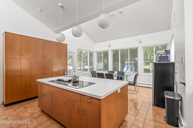 Photo - 460 Runyan Ave