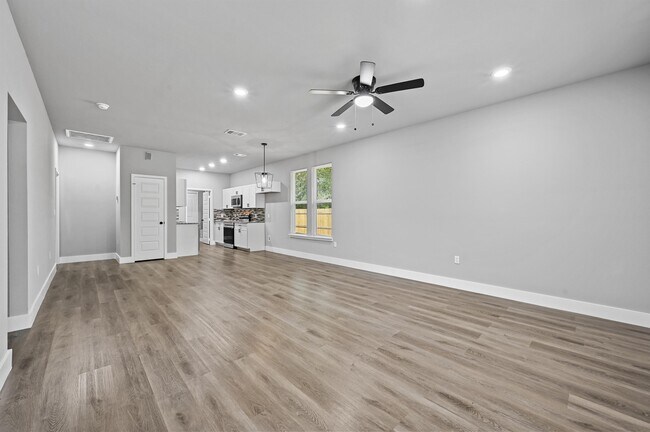Photo - 6147 Shawnee Dr