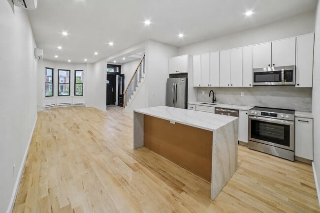 Photo - 62.5 Oak St Unit 2