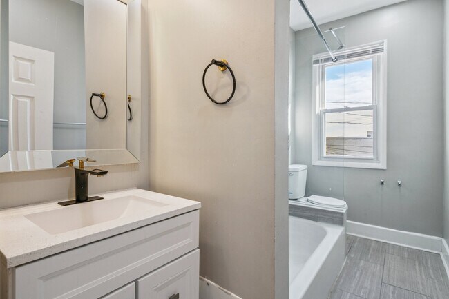 Photo - 1243 Washington Blvd