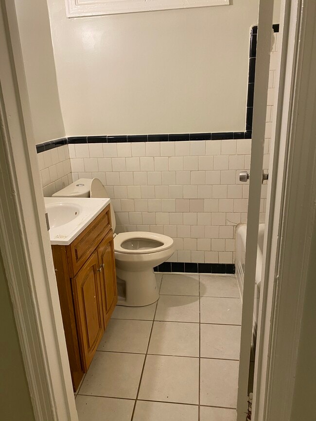 Bathroom - 1227 Holbrook Ter NE Unit 3