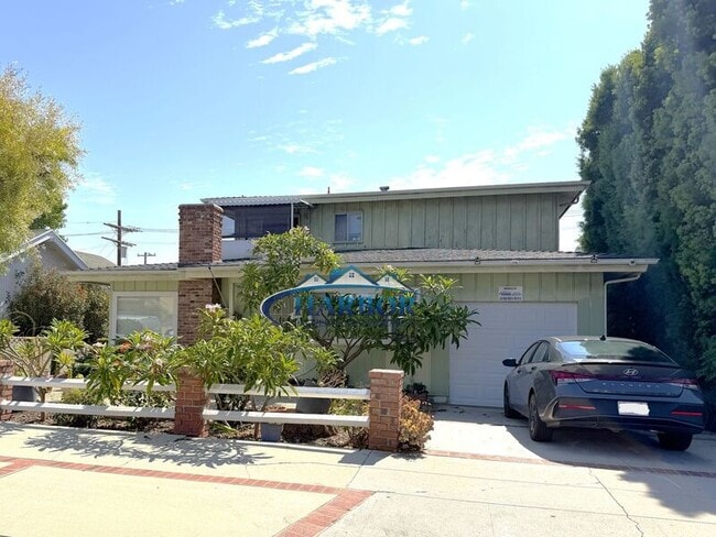 Building Photo - 718 S Leland St Unit 2