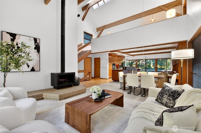 Photo - 3323 NE 156th St