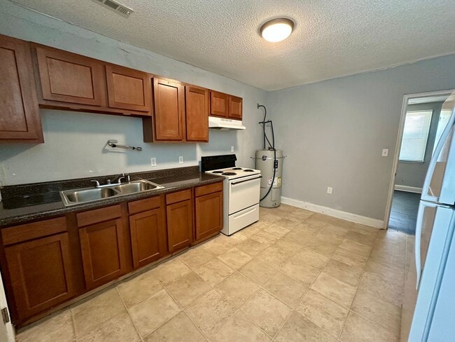 Photo - 652 Miller Rd Unit 652 B