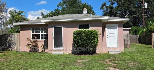 Building Photo - 4344 Hedge Dr E Rental