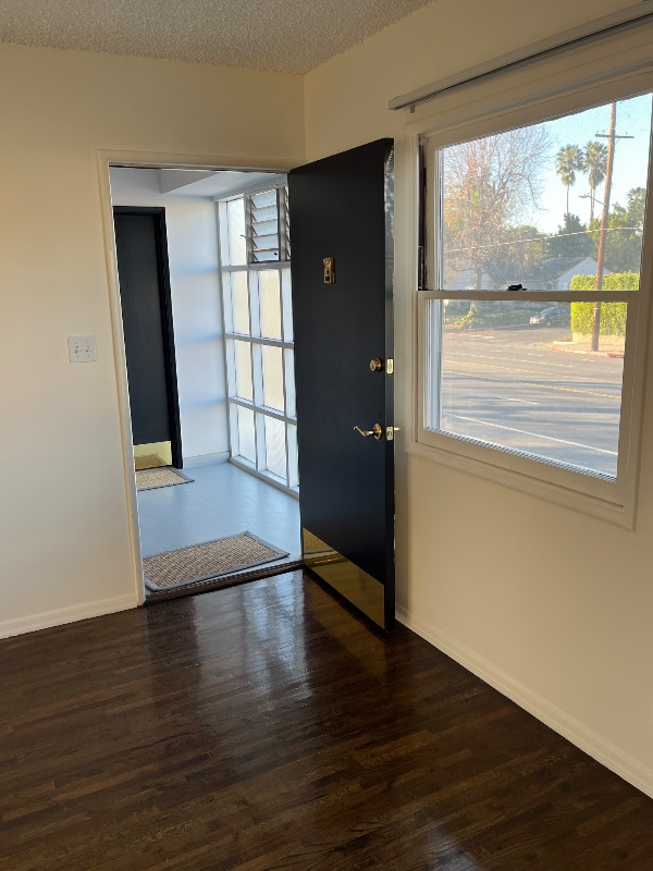 Photo - 13744 Burbank Blvd Unidad A