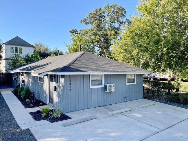 Photo - 1412 E 35th St