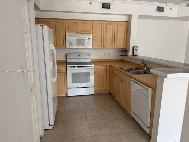 6861 SW 44th St Unit 205