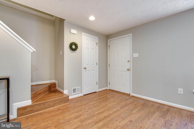 Photo - 8117 Ellen Way