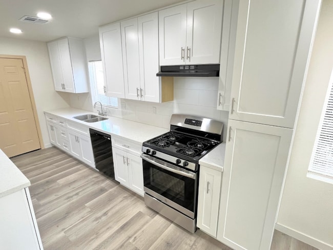 Photo - 5769 Eugene St