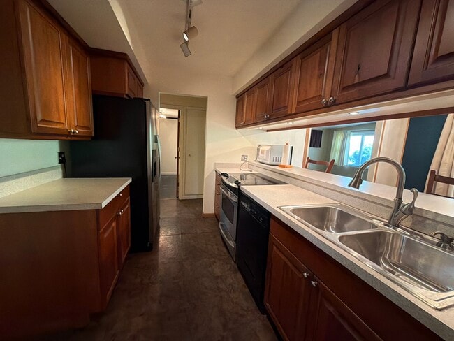 Photo - 105 Hankins Ln