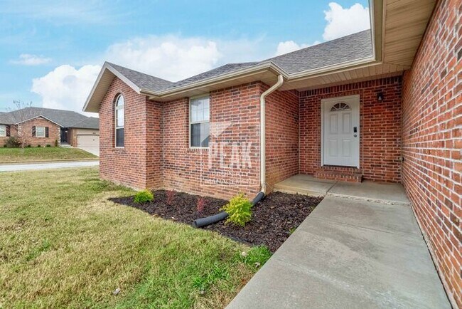 Beautiful Springfield home ready for rent!