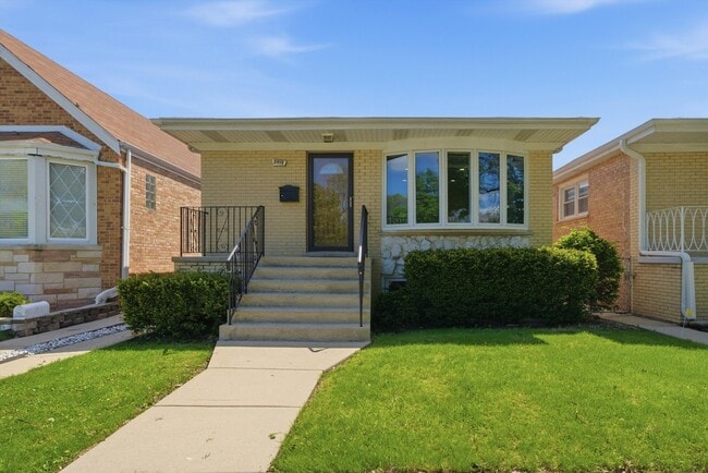 Building Photo - 3919 N Cumberland Ave