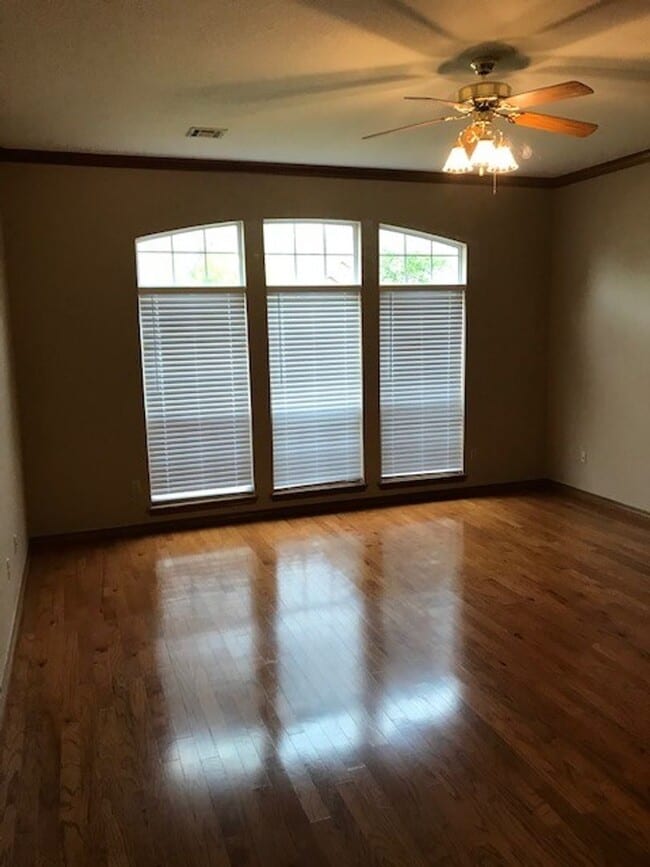 Photo - 3 Bedroom 2 Bath in West Norman