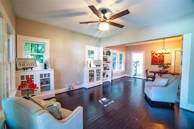 Photo - 420 N Live Oak St