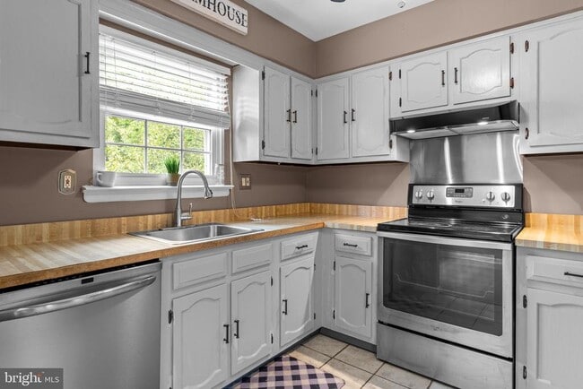 Photo - 435 N Mt Vernon Cir