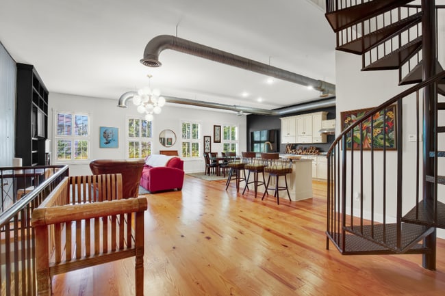 Photo - 210 E Waldburg St Unit B