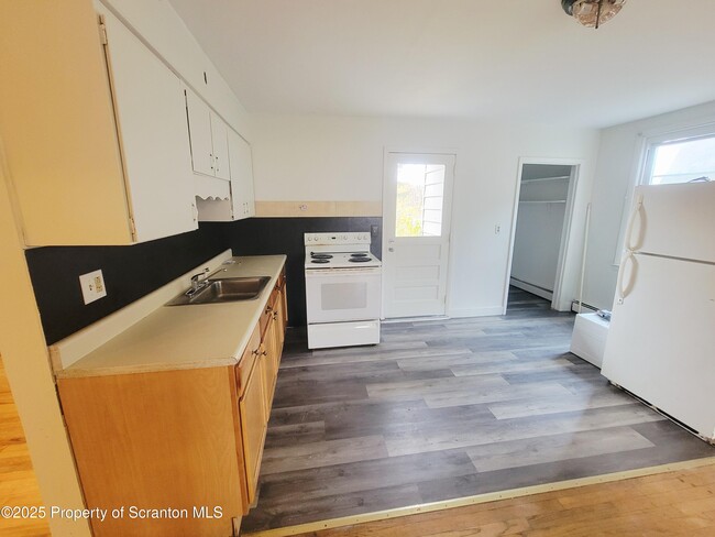 Photo - 940 E Elm St