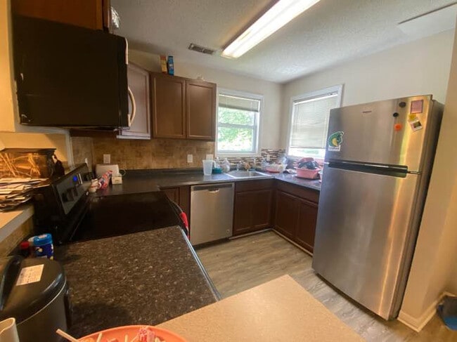 Photo - Room in Condo on Carlton Ave