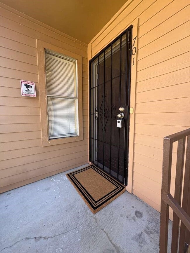 Building Photo - 10555 Turtlewood Ct Unit 701