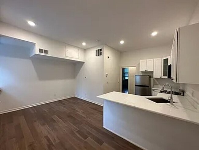 Photo - Renovated 1 Bedroom 1 Bathroom - with office Unidad #2