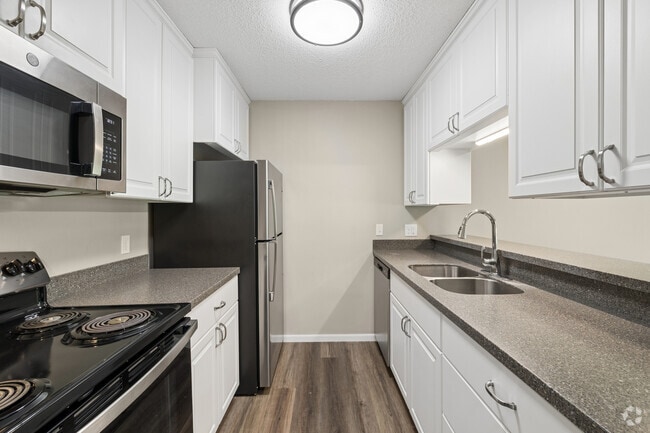 1BR, 1BA - 630SF - Kitchen - Beadle West Apartments