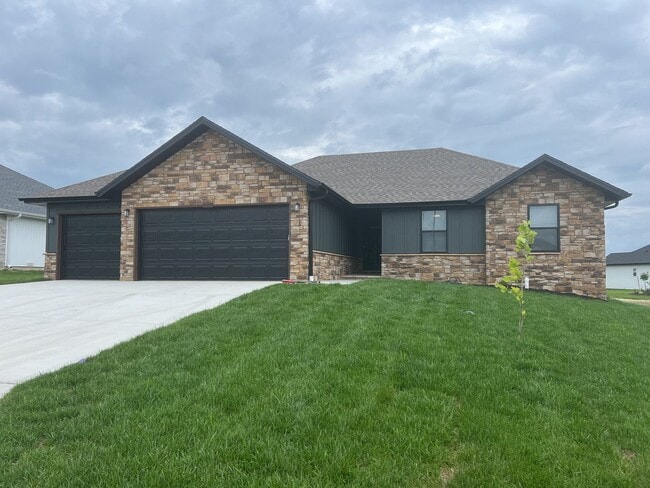 Brand New Home In Nixa! - Brand New Home In Nixa!