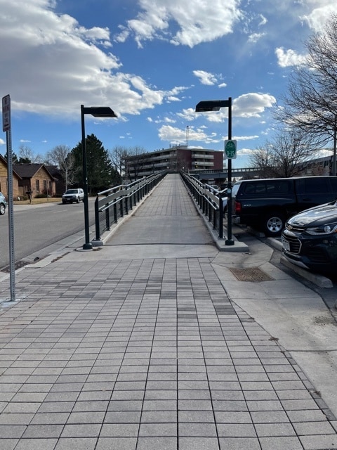 ¡Nuestra rampa LiteRail a la estación Colorado!
