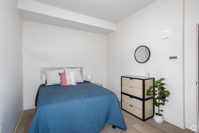 1BR, 1BA - 586SF - Bedroom