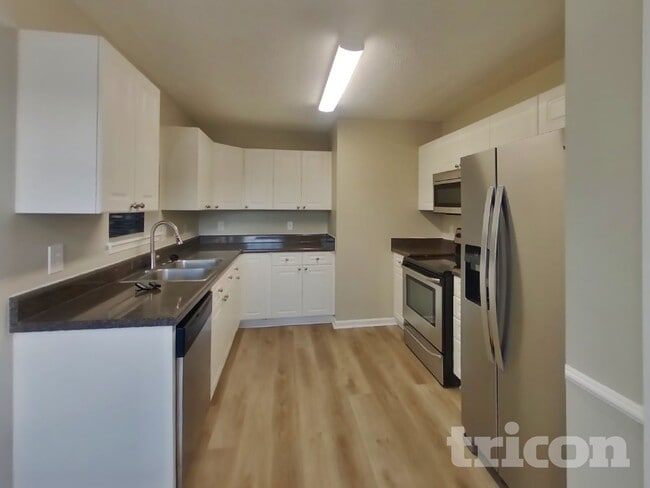 Photo - 121 Willowleaf Ln