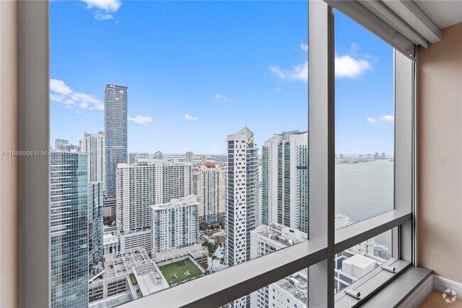 Building Photo - 1425 Brickell Ave Unit 44D Rental