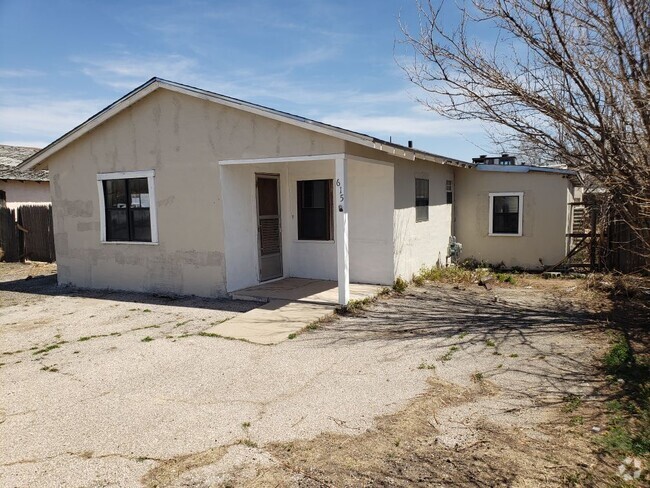 Building Photo - 615 S Travis St Rental