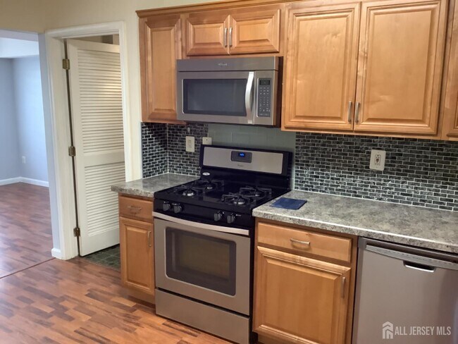 Photo - 404 Plymouth Rd